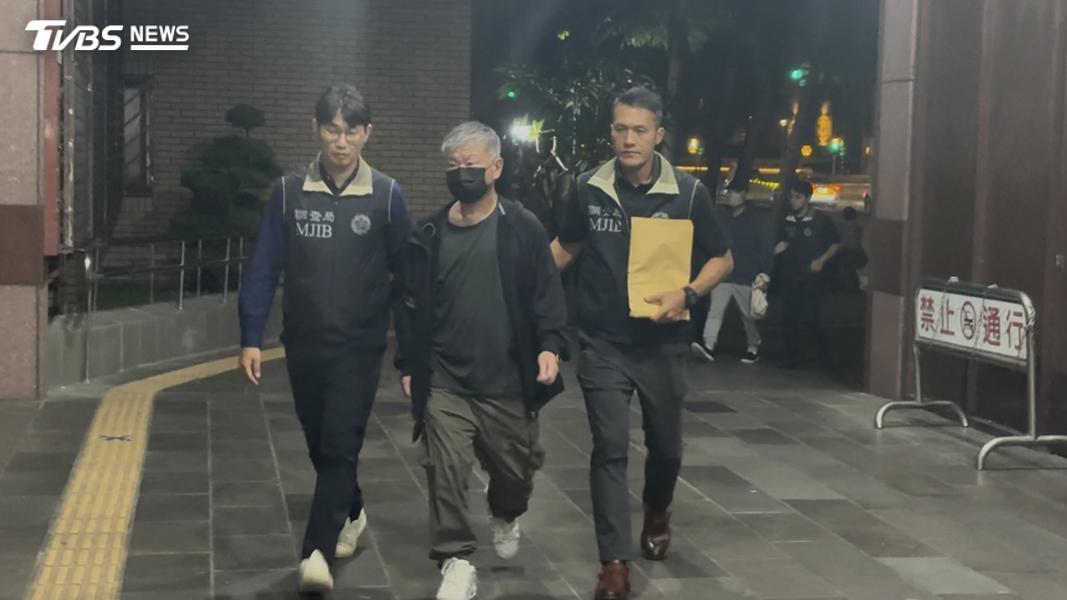 泰山現任董事長劉偉龍,訊後50萬元交保,限制出境出海。(圖/潘千詩攝)