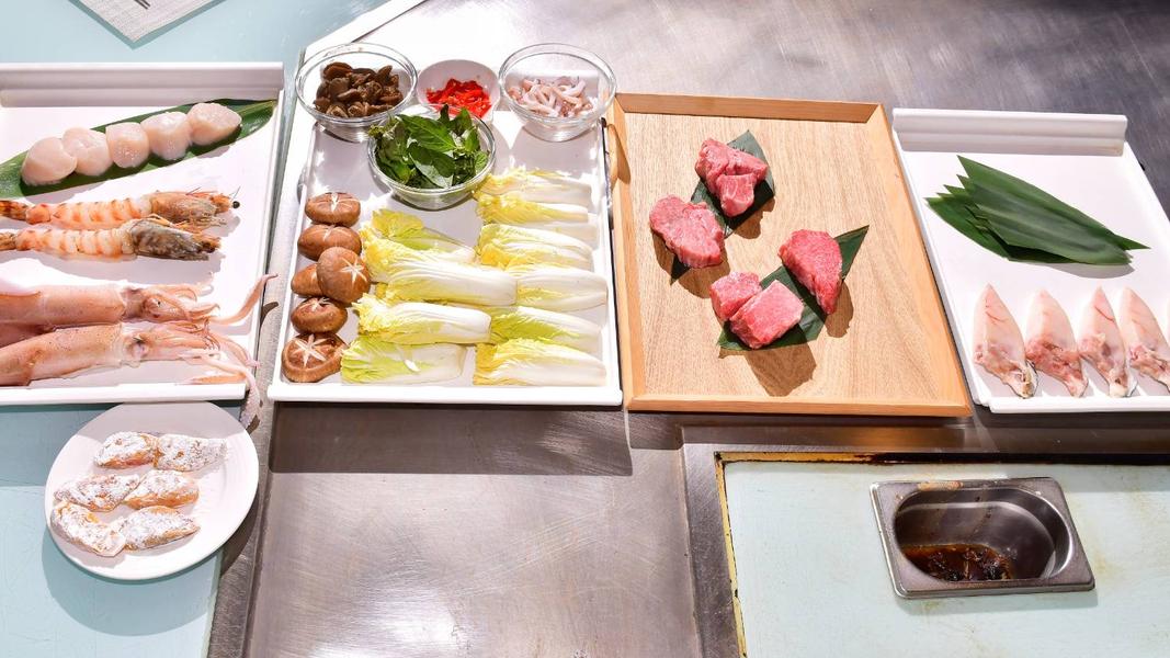 何豪傑滿意兒子國中會考成績,花費上萬元訂下頂級食材鐵板燒餐饗宴。(圖/江雁塘時尚鐵板燒提供)