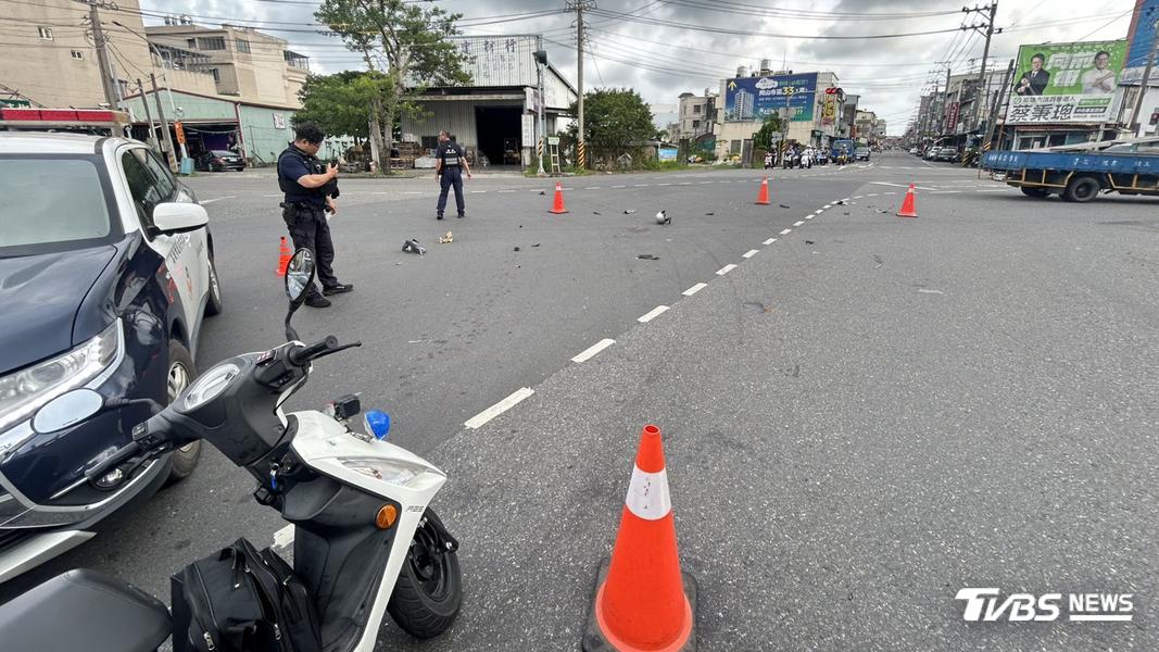 吳男重傷倒臥路中央,留下一片血跡身亡。(圖/TVBS)