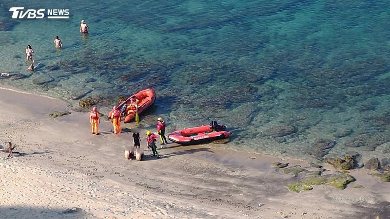 新北海域1小時2救援!3美籍男女遭離岸流捲走 未穿救生衣將罰