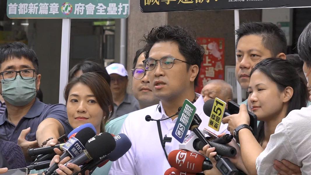 沈伯洋2日掃街,赫見陳怡君、朱政騏妻也陪同。(圖/TVBS)