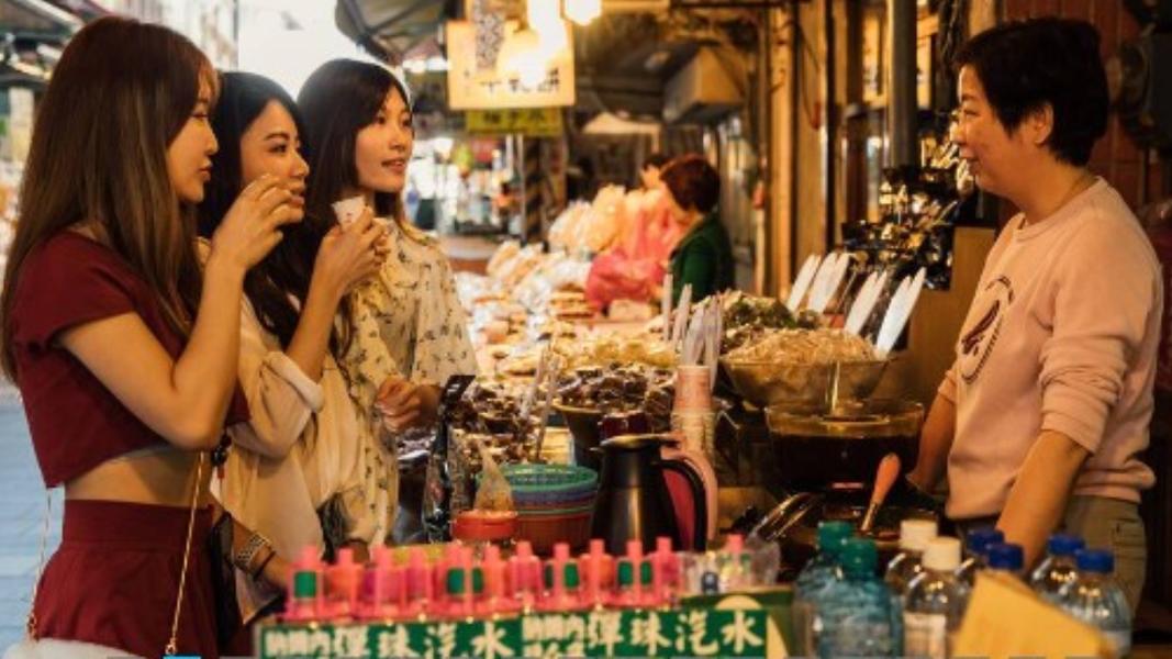 懷舊迷人的淡水老街和金山老街是必去景點之一。(圖/翻攝自新北市政府觀光旅遊局官網)