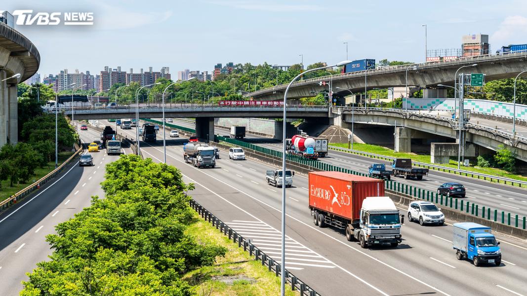 台灣高速公路最高速限落在110km/h。(示意圖/shutterstock達志影像)