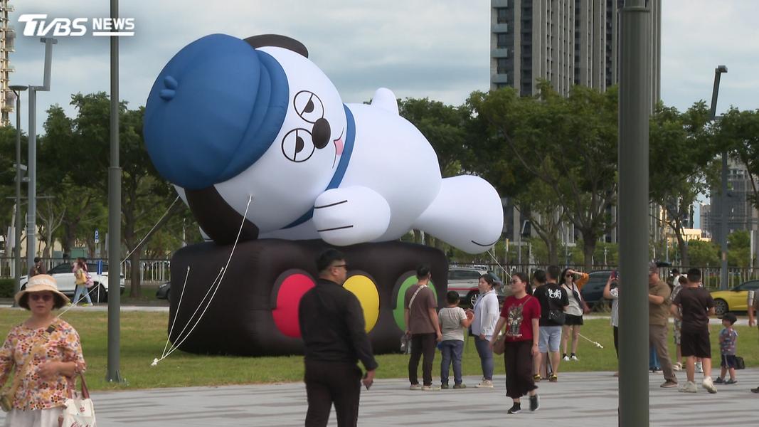 史努比攻佔台中!水湳轉運中心變身打卡熱點 巨型氣偶萌翻天(圖/TVBS)