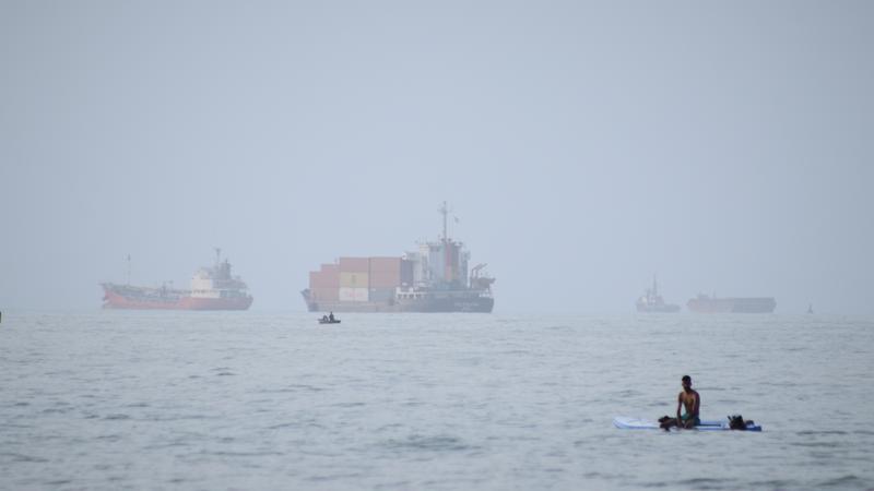 美國才暫緩打擊!阿曼外海油輪驚傳爆炸 伊朗擬闢荷姆茲新航線