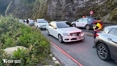 合歡山公路當停車場!違停看日出 警鐵腕怒開18張罰單