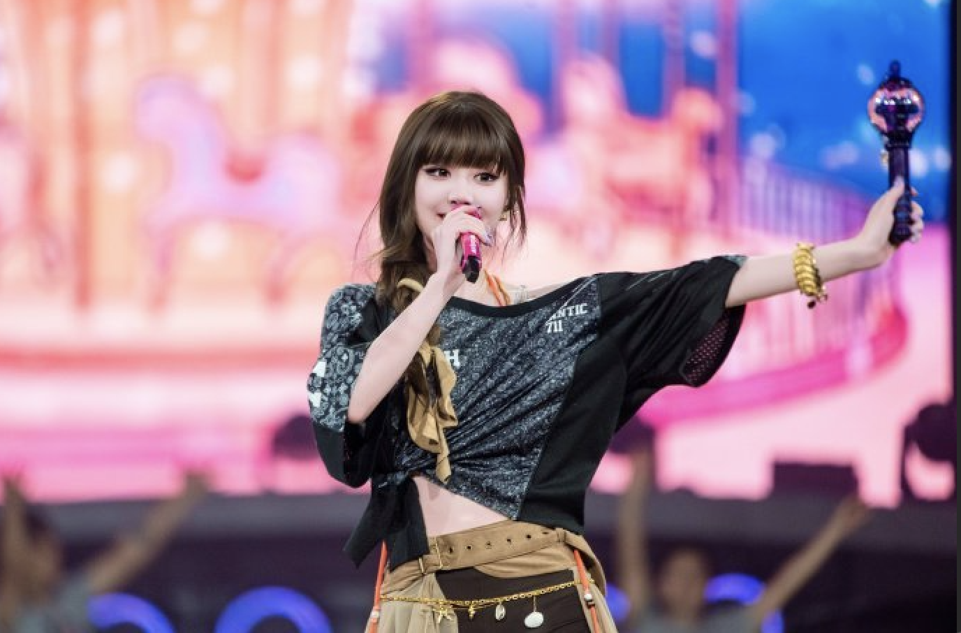 趙露思澳門演唱會結束後，多套私人訂製舞台服失竊，主辦單位已報警處理。（圖／翻攝自微博）