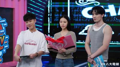 小S昔失控爆哭「要求下跪」!Elly爆母女私下互動 復刻經典主持畫面