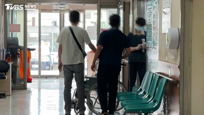 說好要回家竟變冰冷遺體!男大生戲水遇難 母痛哭癱坐輪椅