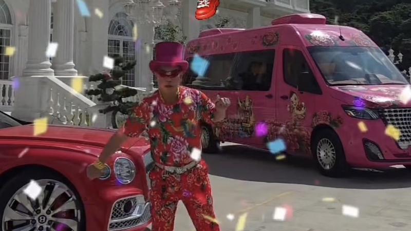竹北吊車大王重金操刀64歲生日大禮 老婆吐槽:像禮儀車