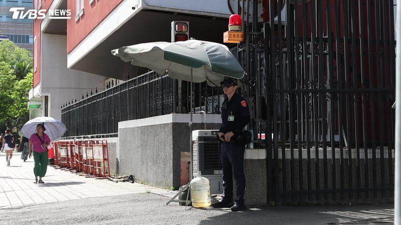 防駐衛警曝曬中暑!韓國瑜砸錢買水冷扇放衛哨