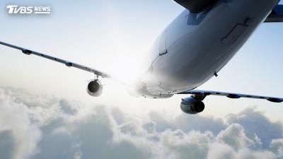 是UFO還無人機?英客機驚見「不明圓盤」掠過 離機翼僅30公尺