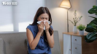 咳出黃綠痰=細菌感染?醫揭「超常見迷思」:別急著吃抗生素