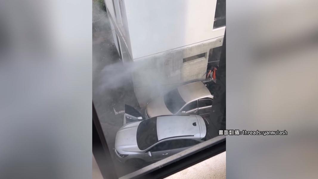 通緝犯載藥腳+毒蟲拒捕「撞7車突圍」失敗 警搜出毒全逮了。(圖/Threads yanmulash)