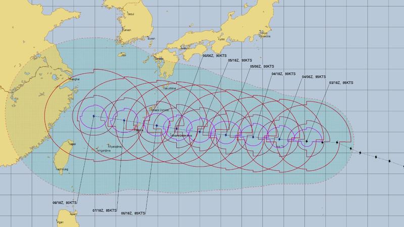 颱風白海豚眼牆重整!「橢圓颱風眼」盯沖繩 美軍最新預測路徑