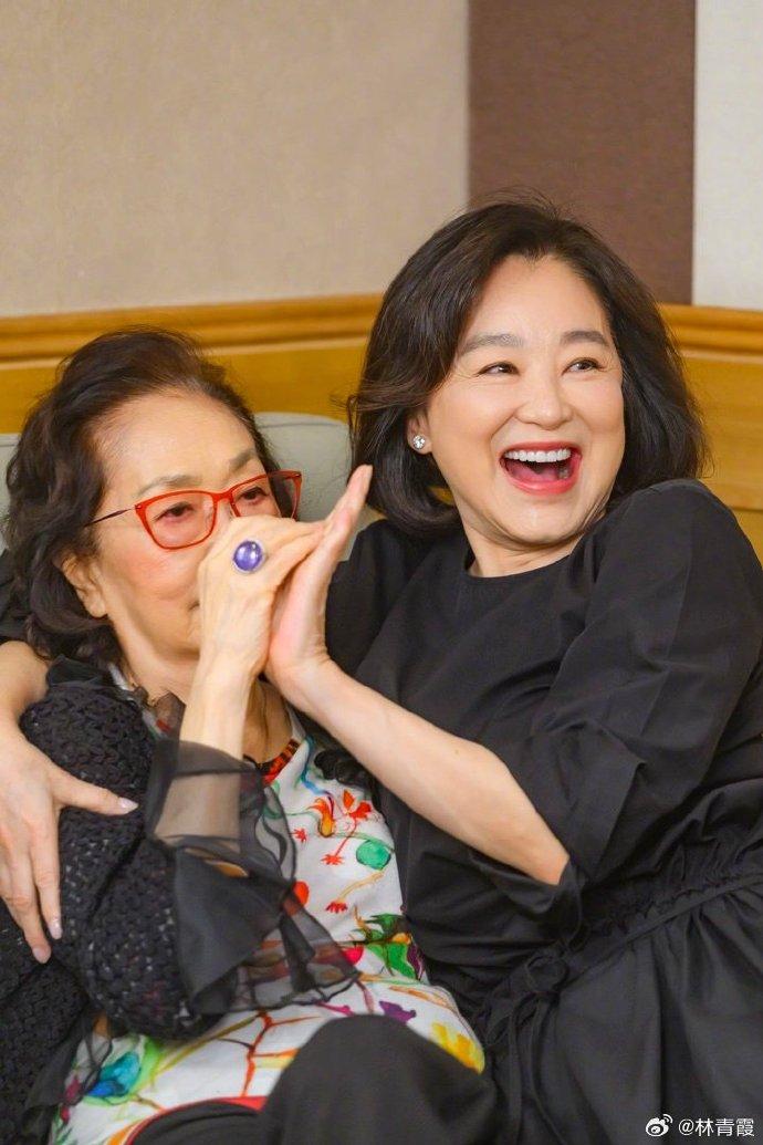 林青霞接連送走好友施南生,近日又送走交情甚篤的葛蘭。(圖/翻攝自微博)