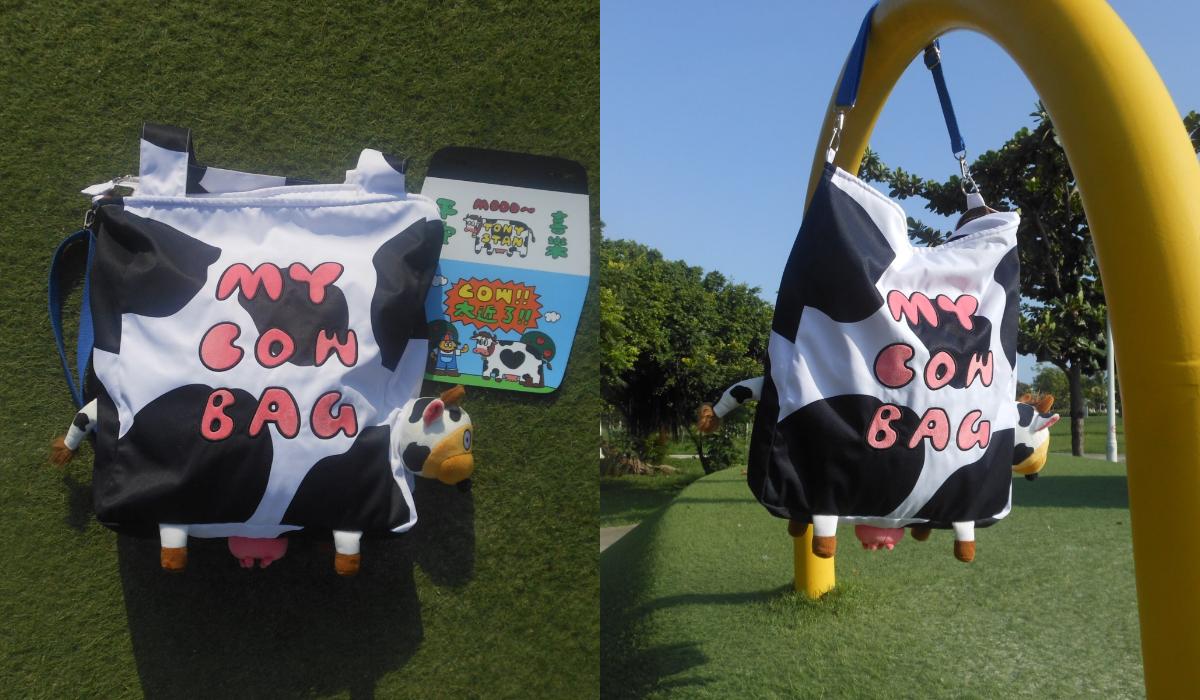 屎蛋唐尼在2026文博會也帶來可愛的小狗拍立得套、寫著幽默諧音「My Cow Bag」的乳牛包,以及吐司小狗面紙套等商品。(圖/翻攝自IG@tonystan8787)