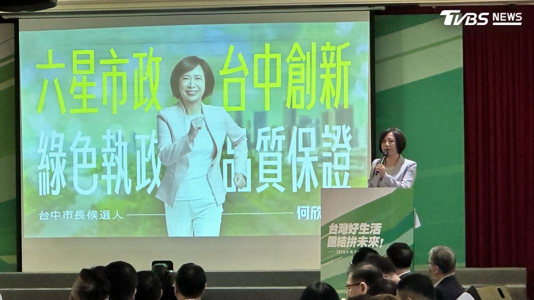 何欣純在中常會中報告施政願景,承諾加速捷運藍線建設。(圖/潘袁詩羽攝)