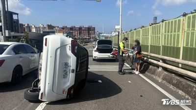 國1汽車猛撞分隔島 女駕駛「驗出毒駕」身上還藏安毒