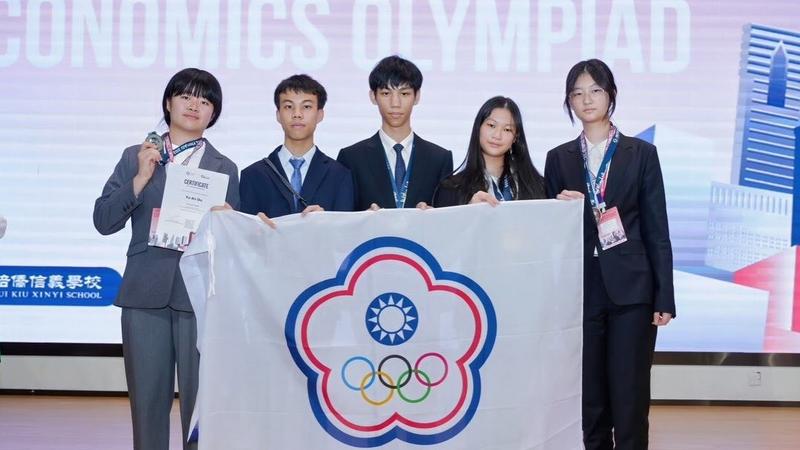 台灣學生於IEO競賽上,獲得 1金、2銀、2銅好成績。(圖/台灣經濟學奧林匹亞提供)
