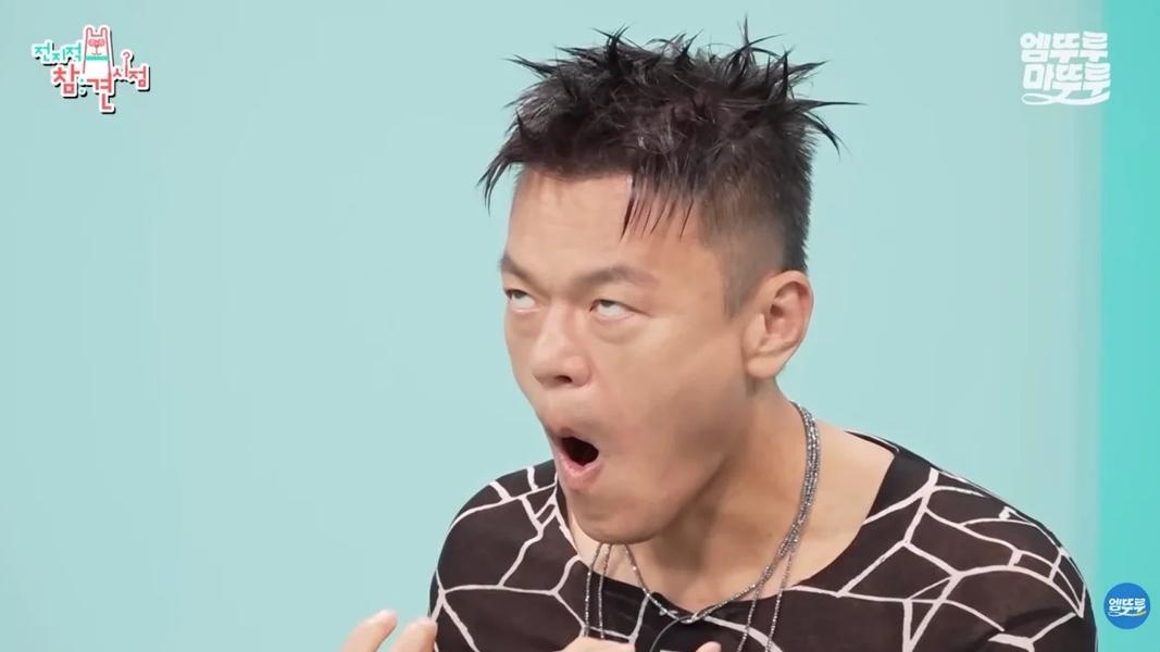 步驟2,上下拉長臉部線條。(圖/翻攝自YT@MBC_officialchannel)