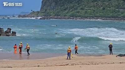 快訊/基隆大武崙海灘驚傳泳客戲水失聯 警消海巡搜救中