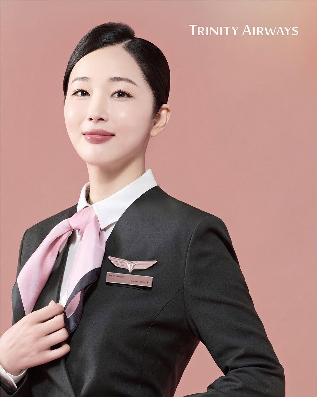 德威航空正式更名為泰瑞航空,公布空服員新制服。(圖片:FB/T'way Air)