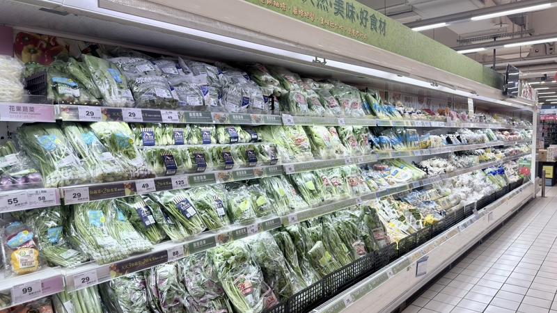 颱風白海豚逼近!賣場急備戰「貨量增3倍」 泡麵、蔬菜祭優惠