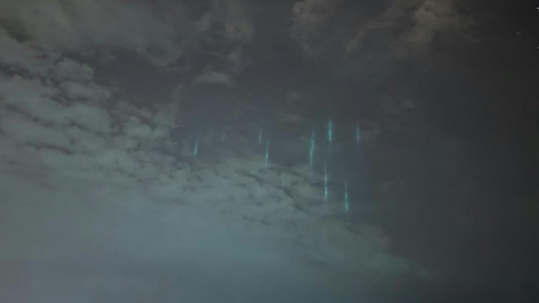 香港夜空驚現「神秘藍光」!天文台揭真相
