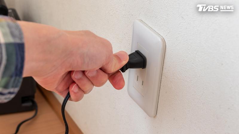 停電後別急著用電器!防災專家示警「7大NG行為」做錯恐釀火災
