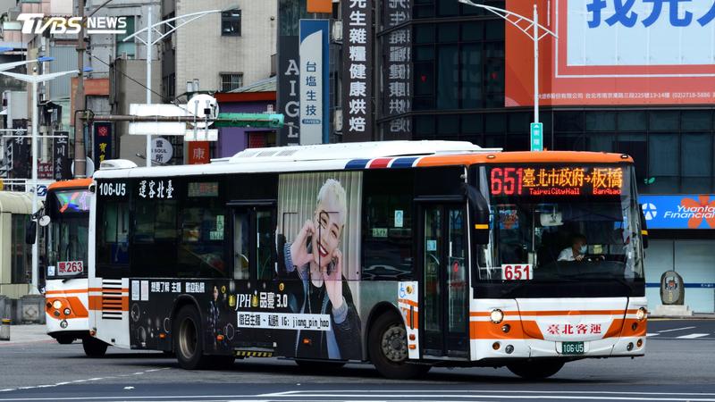 公車司機為何愛搶快?碩士生親上路2個月 揭制度內幕