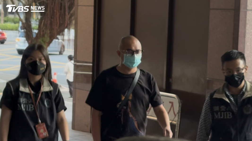 兆基集團前董事長李建成(中間戴眼鏡者)。(圖/潘千詩攝)