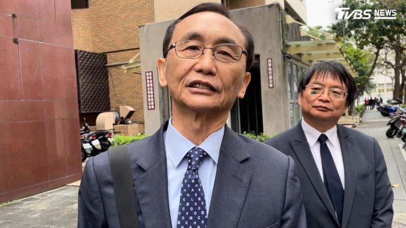 新竹地檢署今(22)日上午指揮調查局人員,前往台北市搜索《美麗島電子報》董事長吳子嘉的辦公室及住處。(圖/TVBS)