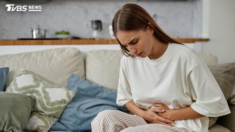 28歲女劇烈腹痛查無原因?竟罹「紫質症」 醫:喝酒恐誘發