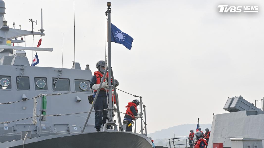 總統賴清德今(8)日赴海軍左營基地視導「濱海打擊及近岸防禦」課目。(圖/胡瑞麒攝)