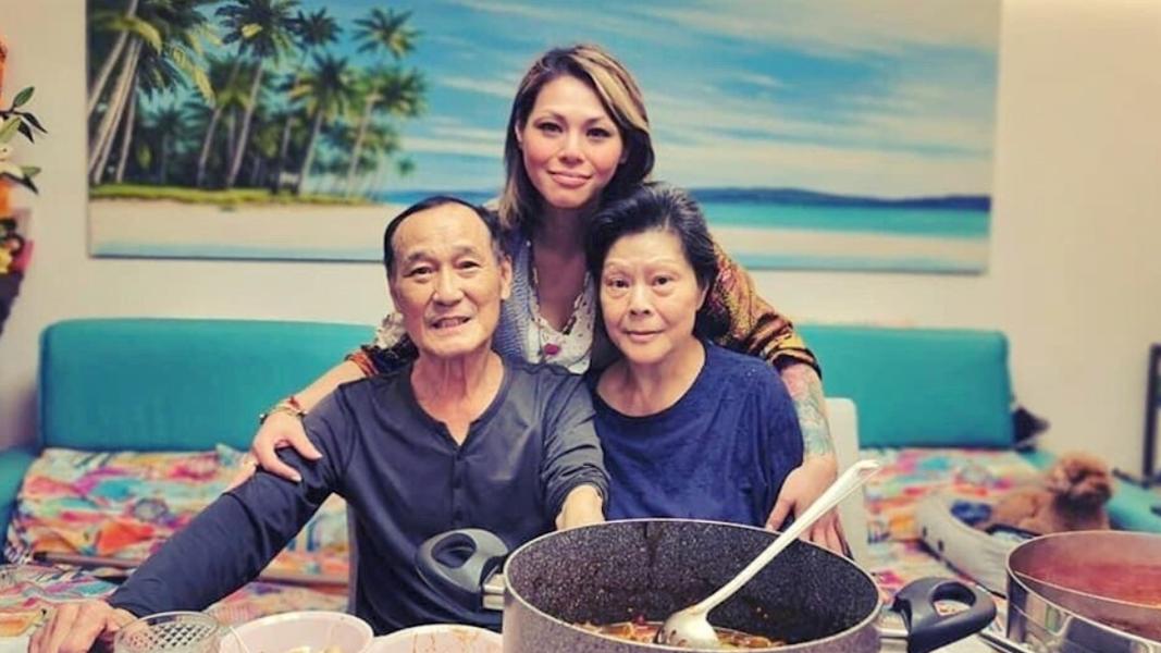 陳惠敏患病期間,太太一直悉心照料。(圖/翻攝自微博)