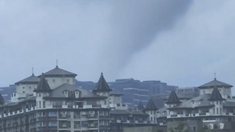 白海豚接近!新北淡水驚見龍捲風 民眾驚呼:難得一遇