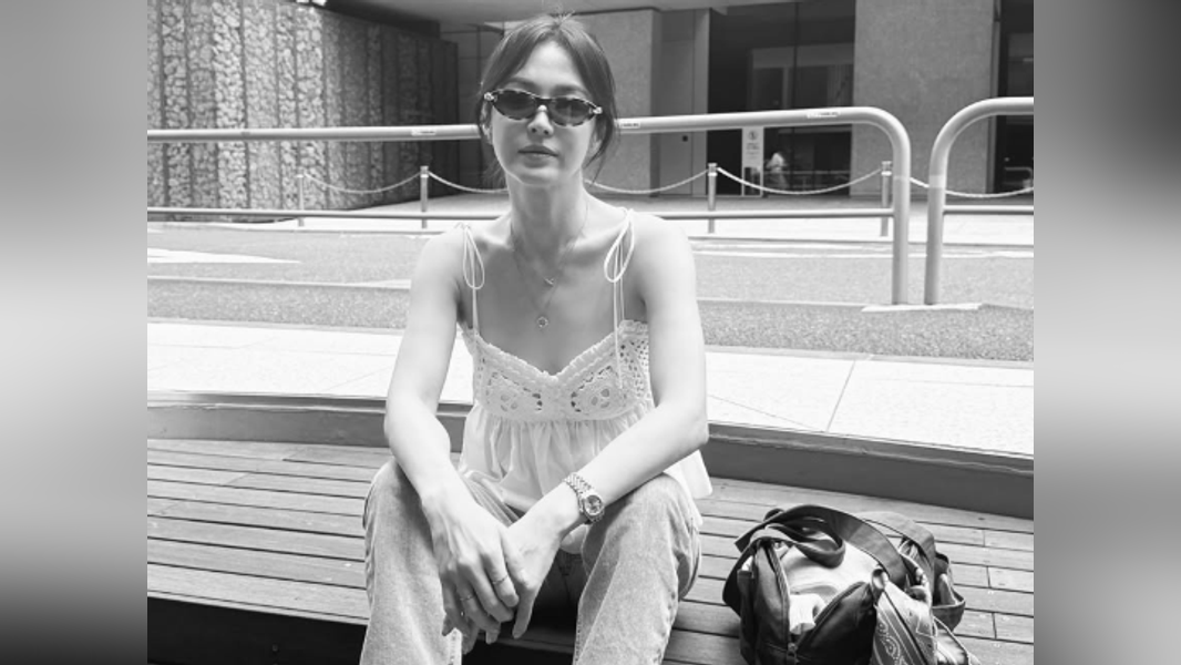 近日宋慧喬到日本東京旅遊,身上配戴的項鍊、手錶都大有來頭。(圖/翻攝自IG@kyo1122)