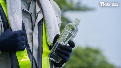 穿風扇衣仍難擋近40度高溫! 日網路工人疑中暑「熱到死」