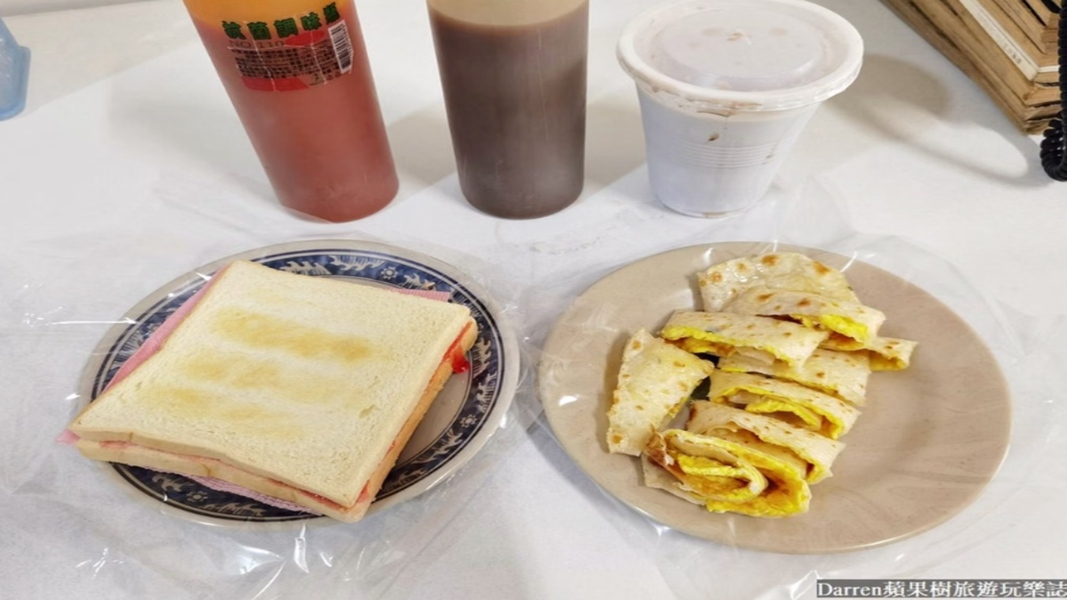 吐司最低只要10元、蛋餅15元。(圖/ DARREN蘋果樹旅遊玩樂誌)