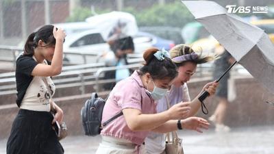 天氣/白海豚掠過!最新風雨預測曝 明清晨2縣市達停班課標準