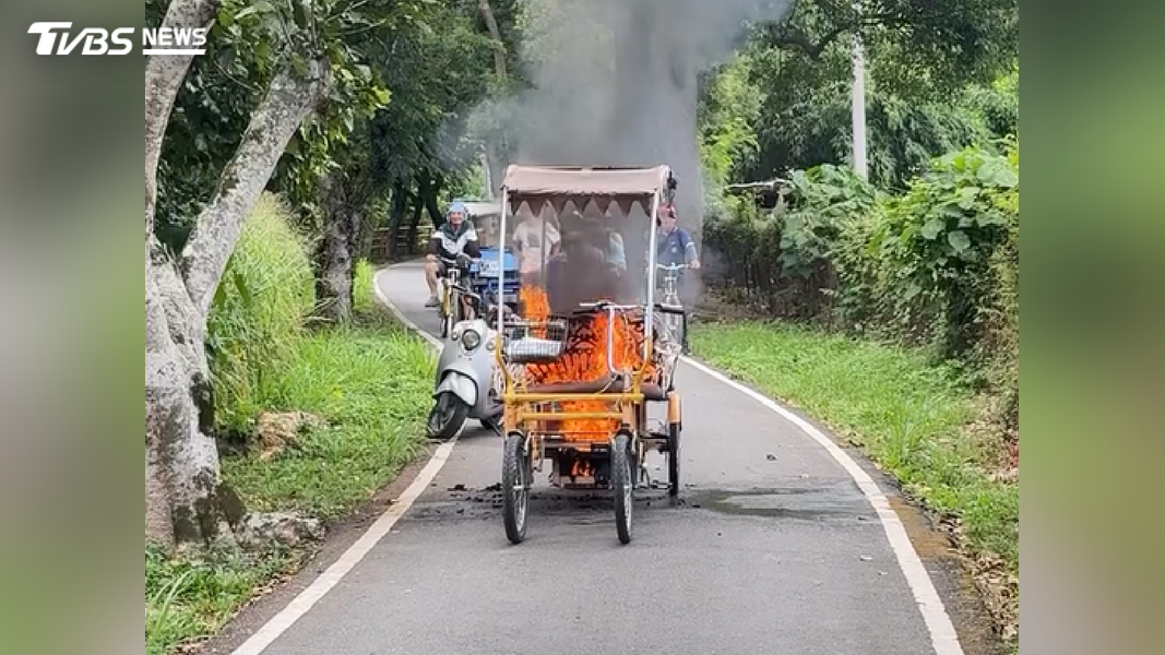 關山騎車聞燒焦味 電池竄火遊客急跳車