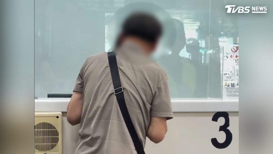 白海豚亂航班!男暴怒拍桌飆罵地勤