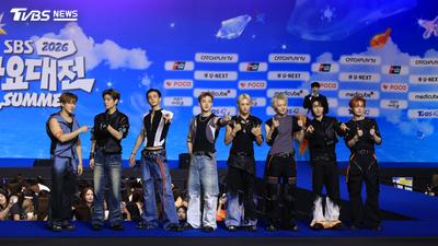 2026 SBS 歌謠大戰 SUMMER/Stray Kids炸裂藍毯!彰彬貼心喊「小心腳」 Felix預告高規格舞台