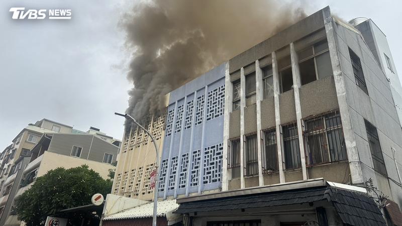台南40年老店突失火! 2間排隊名店也被波及 顧客驚逃