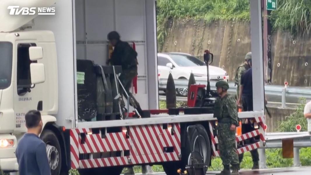 漢光演習驚險一幕!8吋榴彈砲「甩飛滾路面」軍警急封路