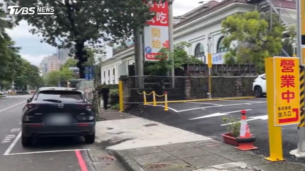 停車場出口被公有車格擋住!車主傻眼「出不去」原因超荒謬