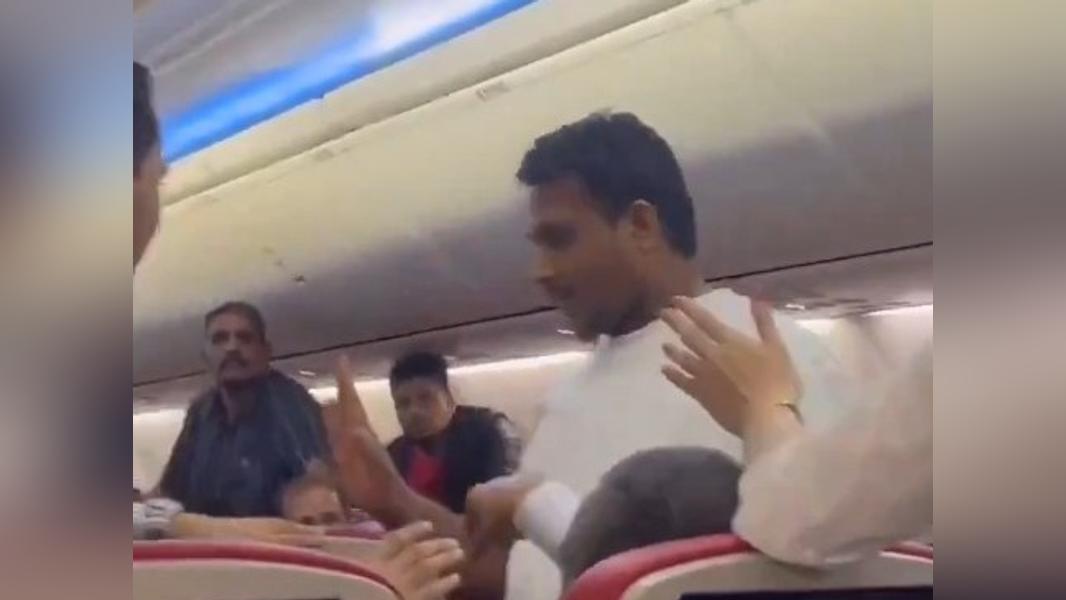 男乘客搭機高空硬開逃生門 機組員嚇壞