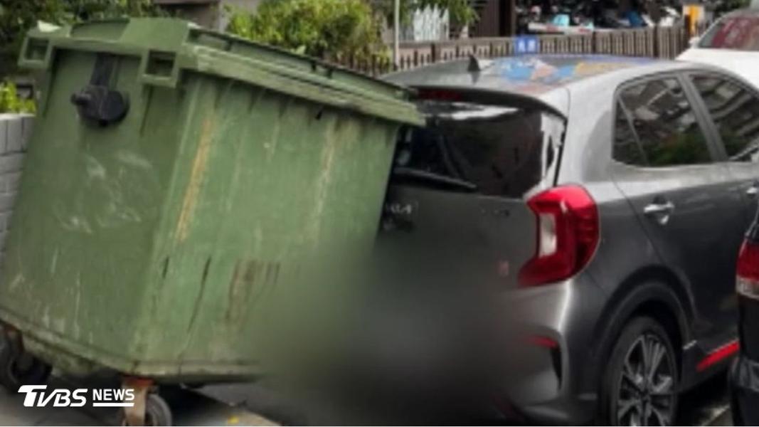 天外飛來「垃圾子母車」撞毀轎車 後擋風玻璃全碎修2萬