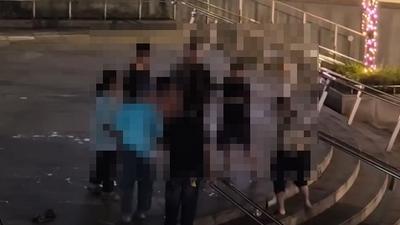 基隆車站驚見酒後鬥毆!車站前推擠互嗆 女「持碎酒瓶」揮舞